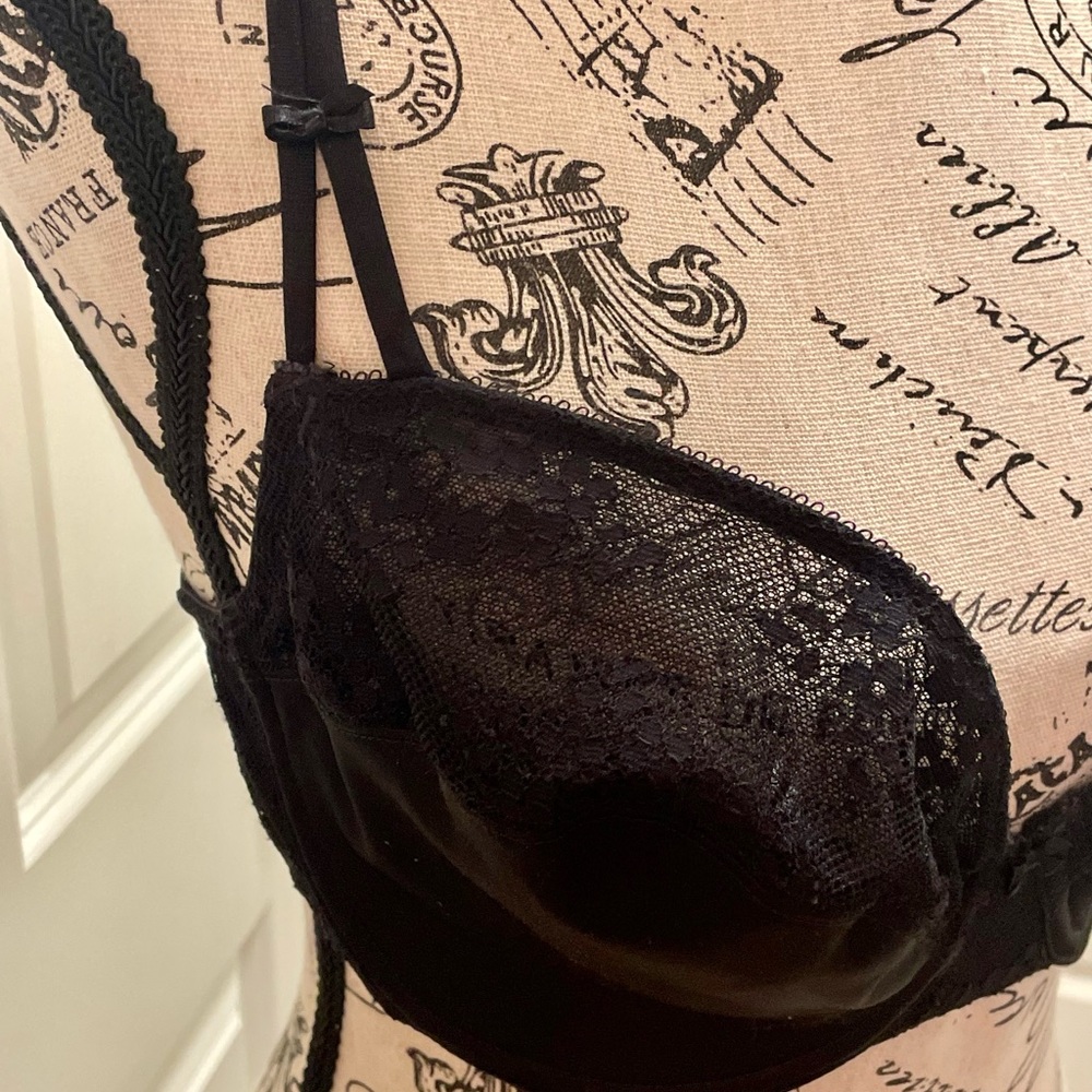 Victoria’s Secret underwire bra -34D
